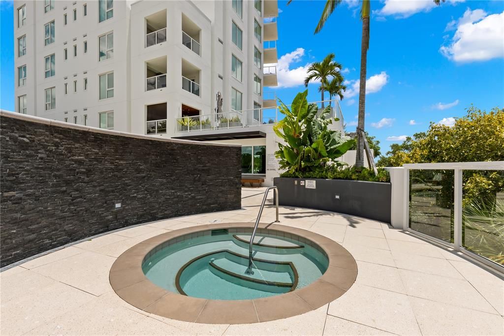 Под контрактом: $4,100,000 (4 спален, 3 ванн, 3884 Квадратных фут)