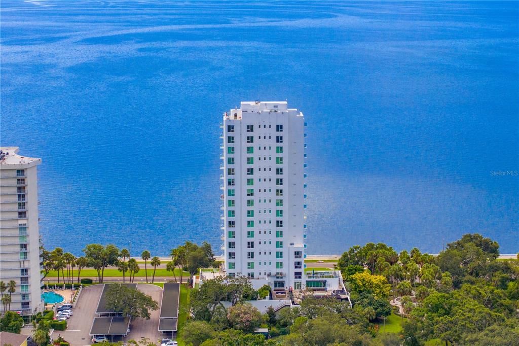 Под контрактом: $4,100,000 (4 спален, 3 ванн, 3884 Квадратных фут)