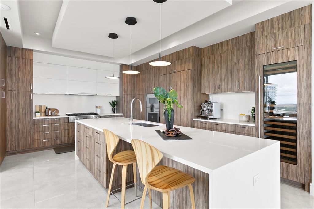 Под контрактом: $4,100,000 (4 спален, 3 ванн, 3884 Квадратных фут)