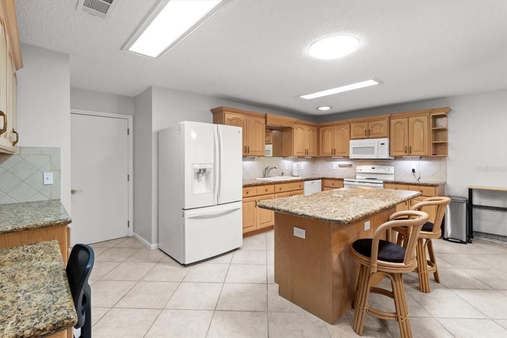 Active With Contract: $255,000 (2 beds, 2 baths, 1748 Square Feet)