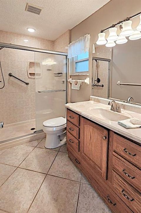 Active With Contract: $255,000 (2 beds, 2 baths, 1748 Square Feet)