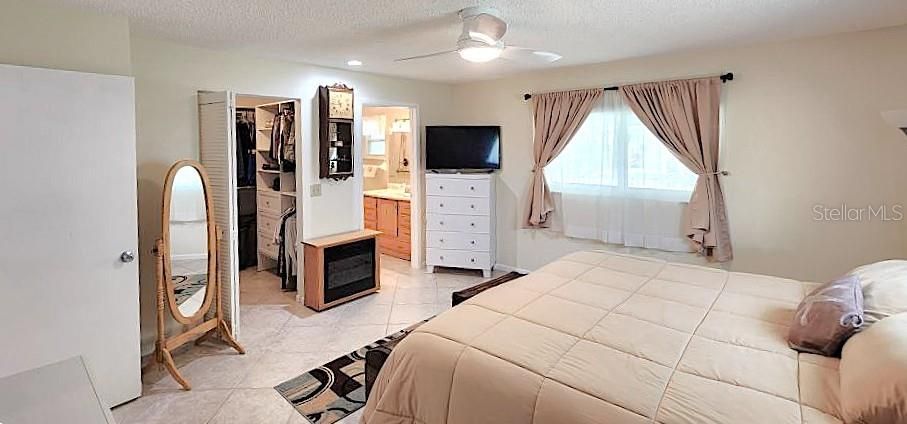 Active With Contract: $255,000 (2 beds, 2 baths, 1748 Square Feet)