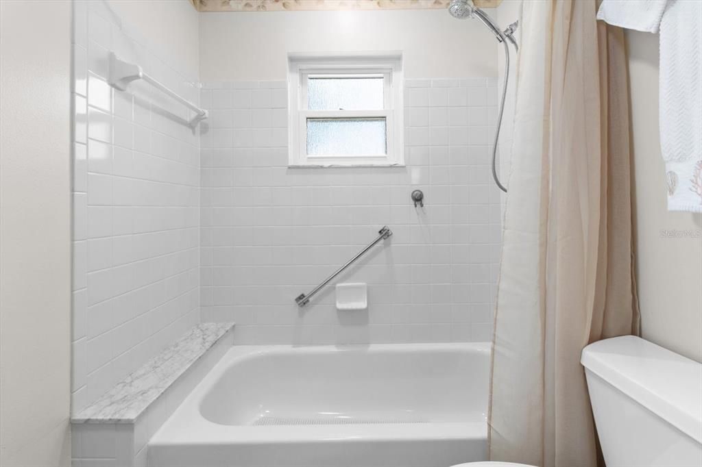 Active With Contract: $255,000 (2 beds, 2 baths, 1748 Square Feet)