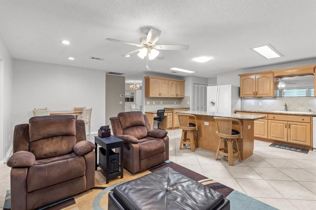 Active With Contract: $255,000 (2 beds, 2 baths, 1748 Square Feet)