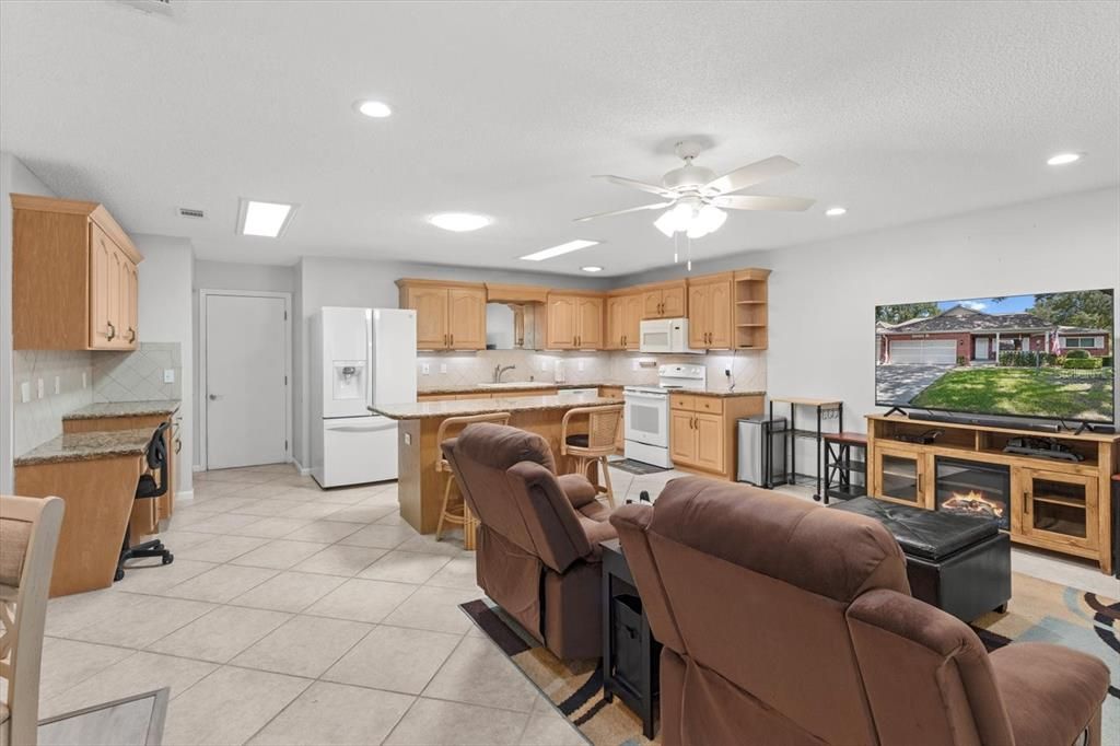 Active With Contract: $255,000 (2 beds, 2 baths, 1748 Square Feet)