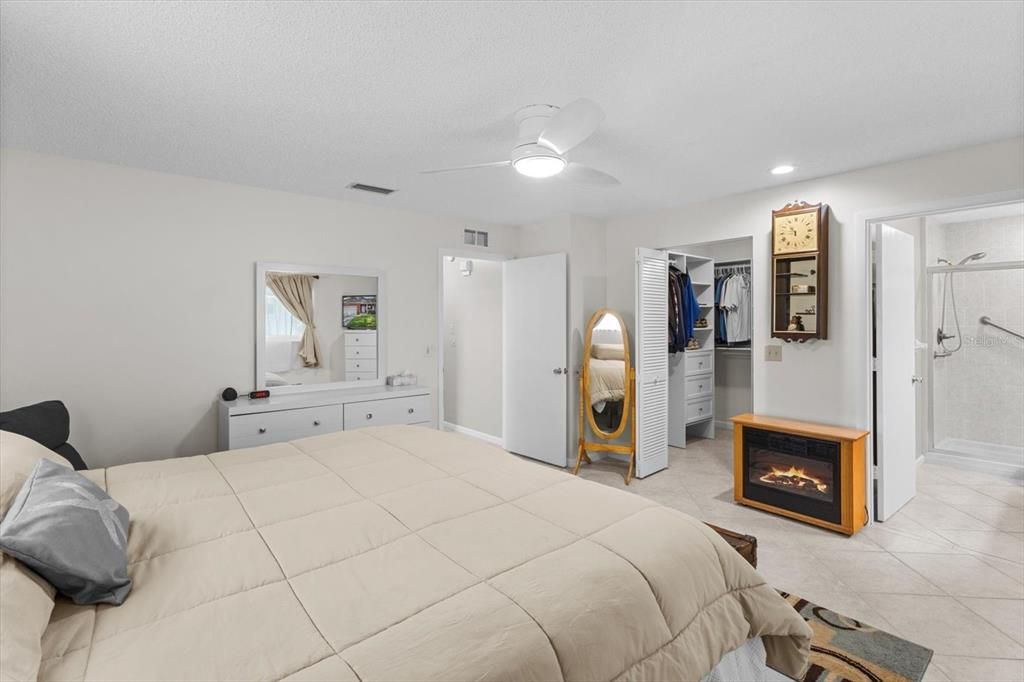 Active With Contract: $255,000 (2 beds, 2 baths, 1748 Square Feet)