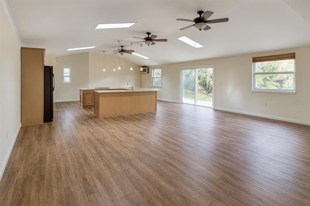 待售: $399,000 (3 贝兹, 3 浴室, 2017 平方英尺)