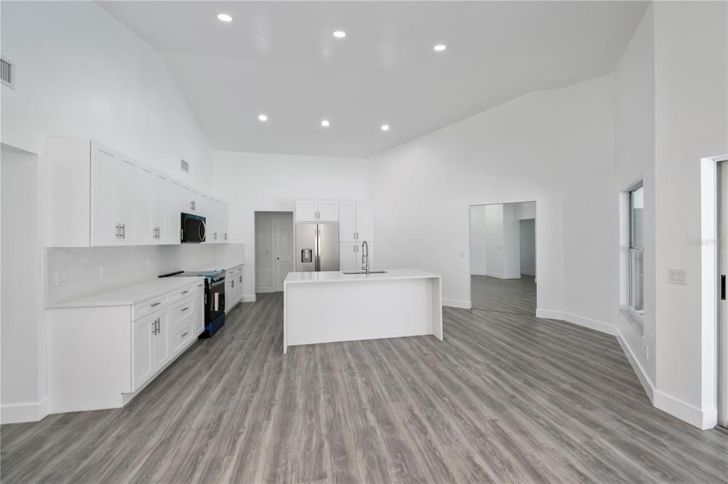 En Venta: $419,000 (4 camas, 2 baños, 2182 Pies cuadrados)