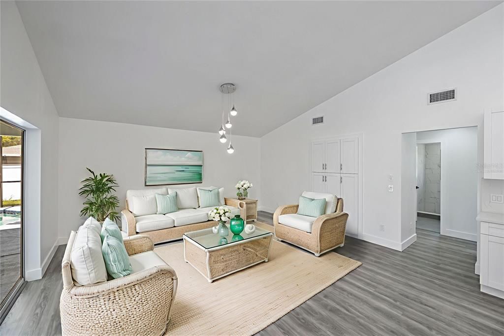 En Venta: $419,000 (4 camas, 2 baños, 2182 Pies cuadrados)