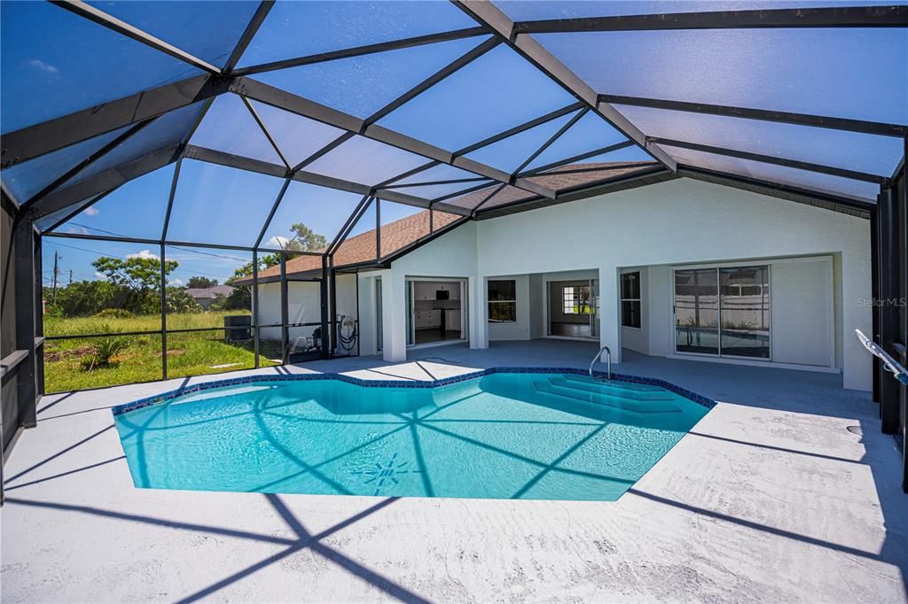 En Venta: $419,000 (4 camas, 2 baños, 2182 Pies cuadrados)