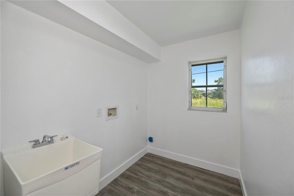 En Venta: $419,000 (4 camas, 2 baños, 2182 Pies cuadrados)