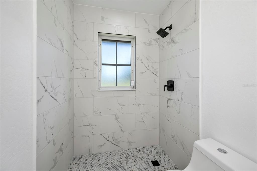 En Venta: $419,000 (4 camas, 2 baños, 2182 Pies cuadrados)