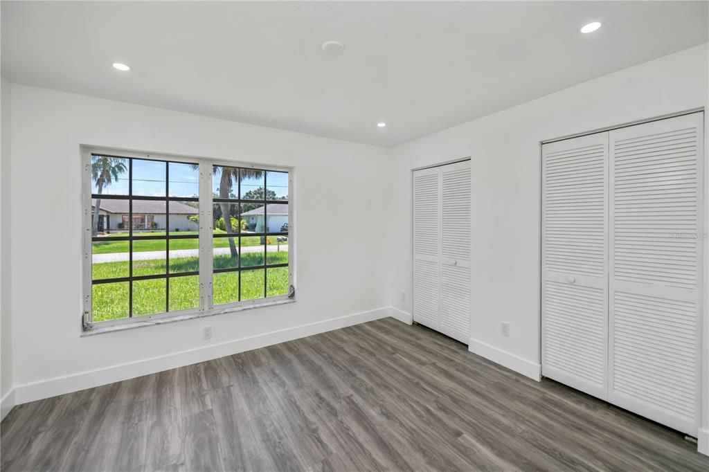 En Venta: $419,000 (4 camas, 2 baños, 2182 Pies cuadrados)