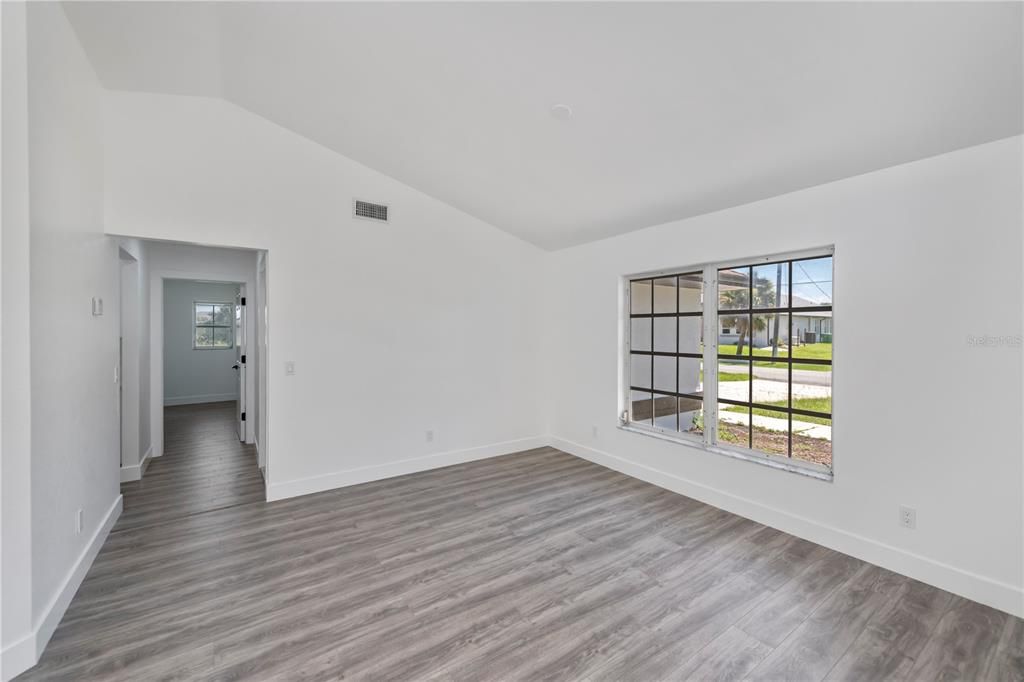 En Venta: $419,000 (4 camas, 2 baños, 2182 Pies cuadrados)