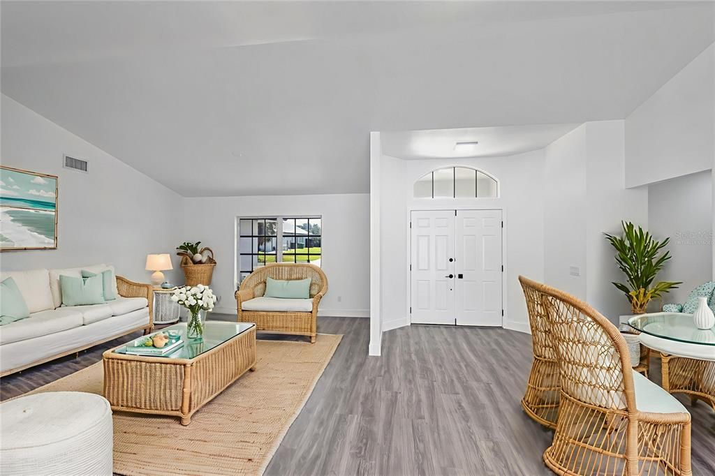 En Venta: $419,000 (4 camas, 2 baños, 2182 Pies cuadrados)