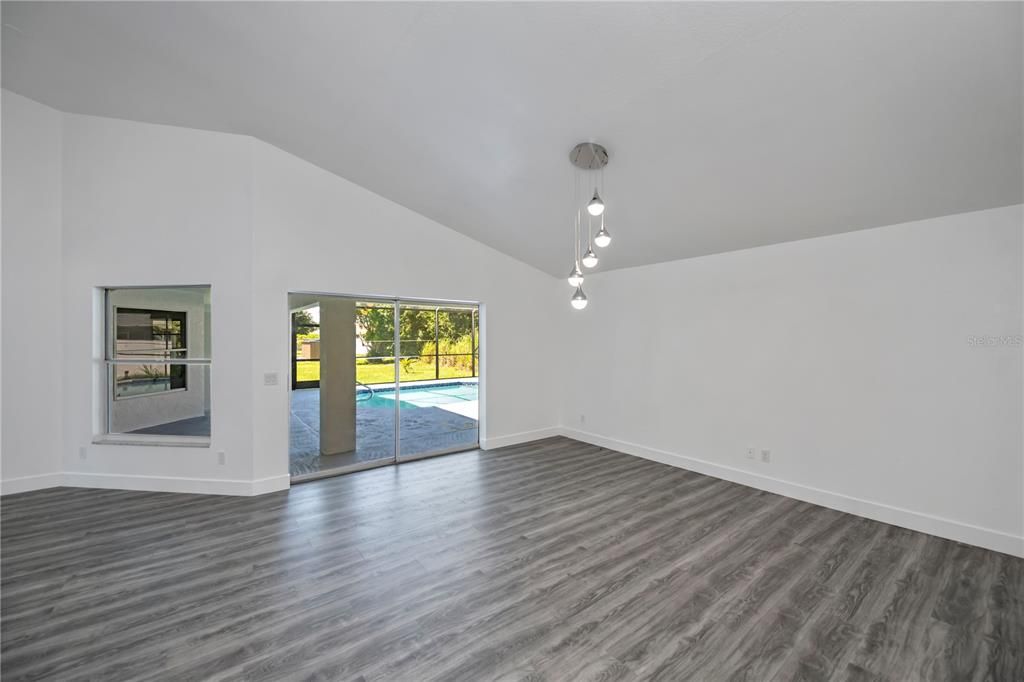 En Venta: $419,000 (4 camas, 2 baños, 2182 Pies cuadrados)