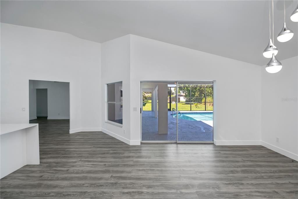 En Venta: $419,000 (4 camas, 2 baños, 2182 Pies cuadrados)