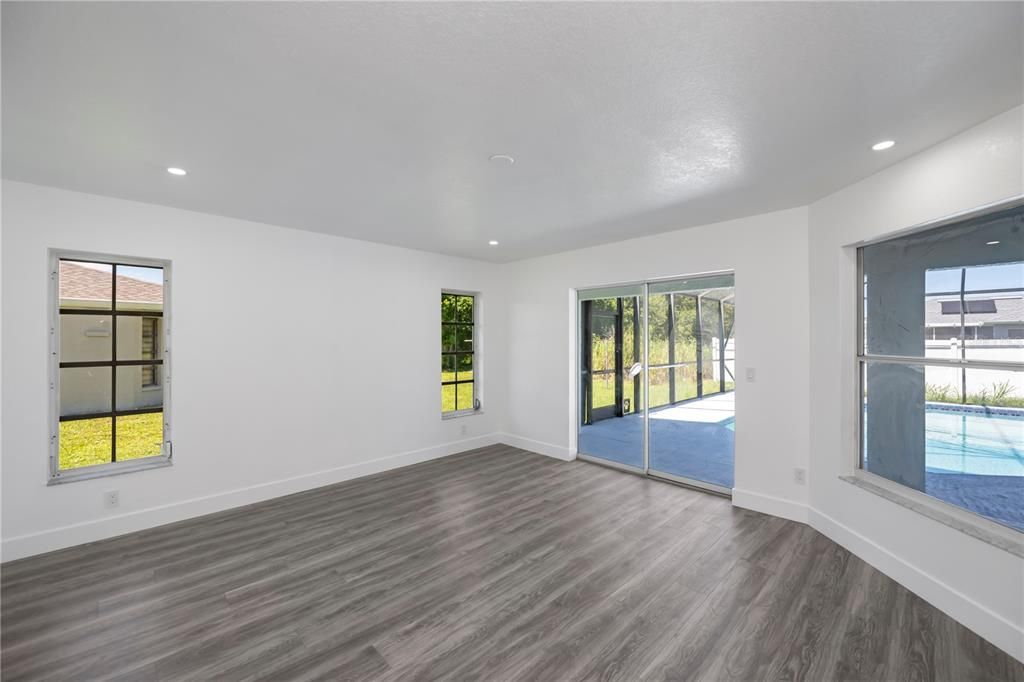 En Venta: $419,000 (4 camas, 2 baños, 2182 Pies cuadrados)