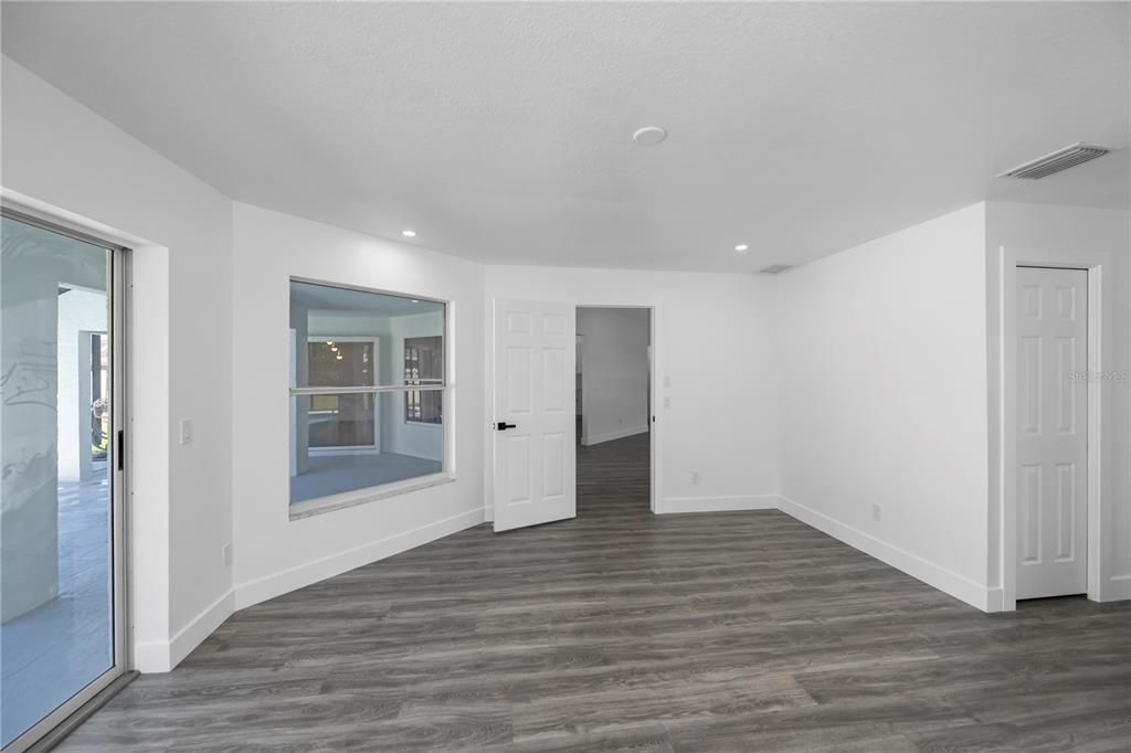 En Venta: $419,000 (4 camas, 2 baños, 2182 Pies cuadrados)