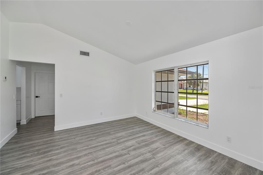 En Venta: $419,000 (4 camas, 2 baños, 2182 Pies cuadrados)