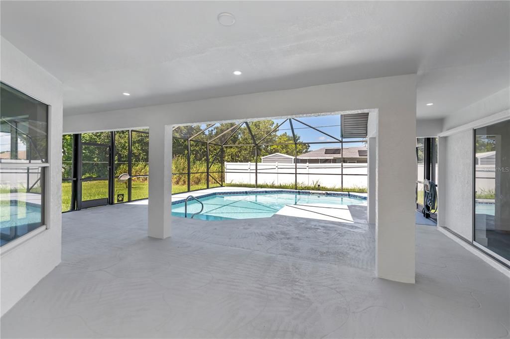 En Venta: $419,000 (4 camas, 2 baños, 2182 Pies cuadrados)