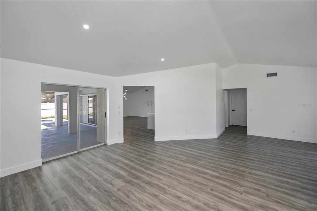 En Venta: $419,000 (4 camas, 2 baños, 2182 Pies cuadrados)