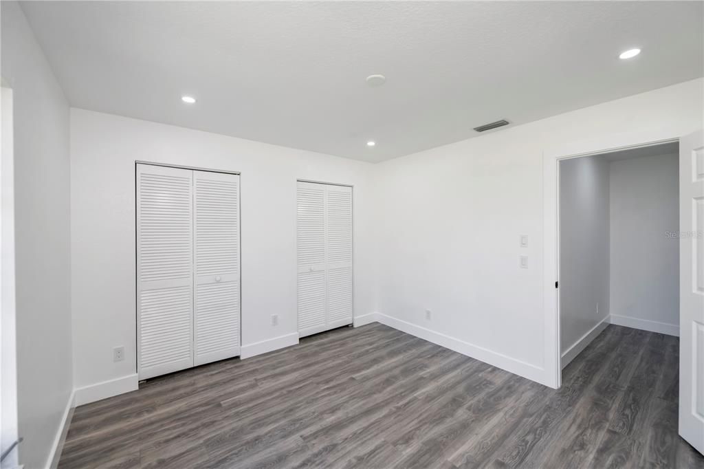 En Venta: $419,000 (4 camas, 2 baños, 2182 Pies cuadrados)