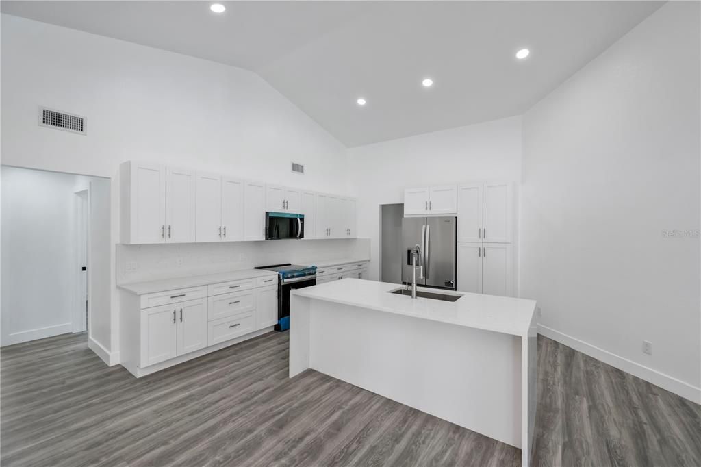 En Venta: $419,000 (4 camas, 2 baños, 2182 Pies cuadrados)