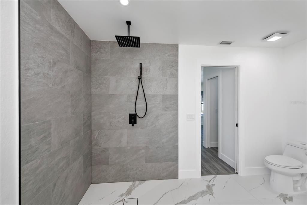 En Venta: $419,000 (4 camas, 2 baños, 2182 Pies cuadrados)