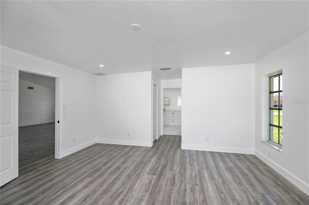 En Venta: $419,000 (4 camas, 2 baños, 2182 Pies cuadrados)