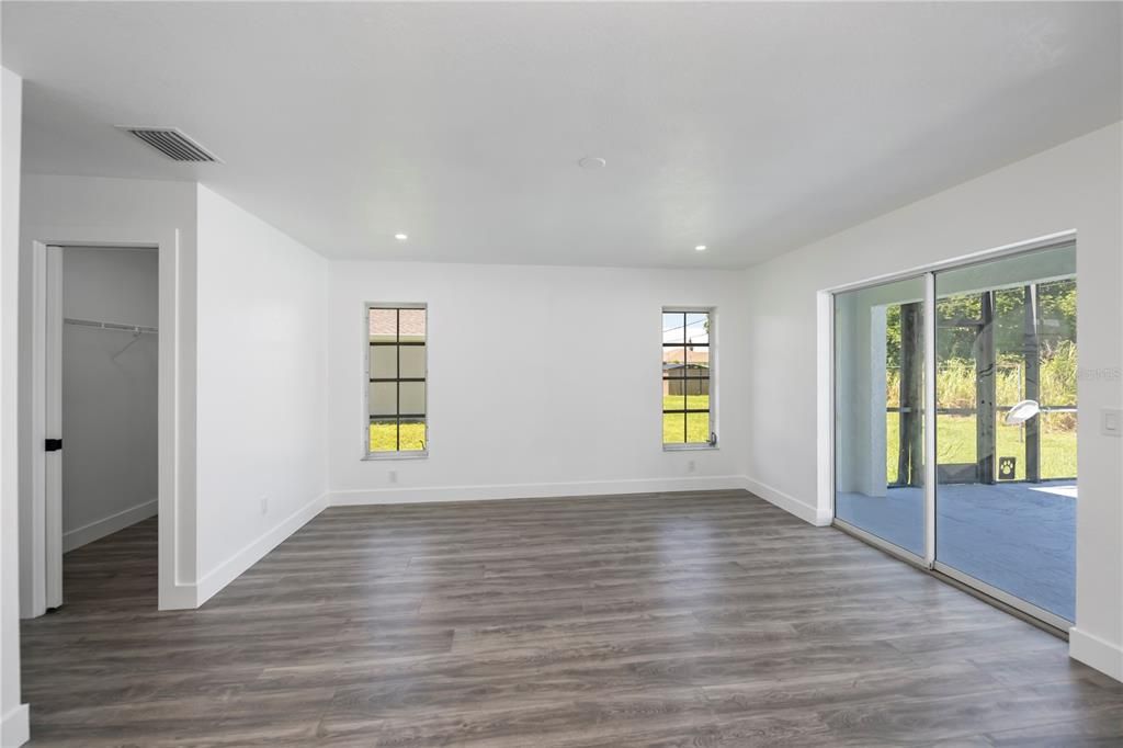 En Venta: $419,000 (4 camas, 2 baños, 2182 Pies cuadrados)