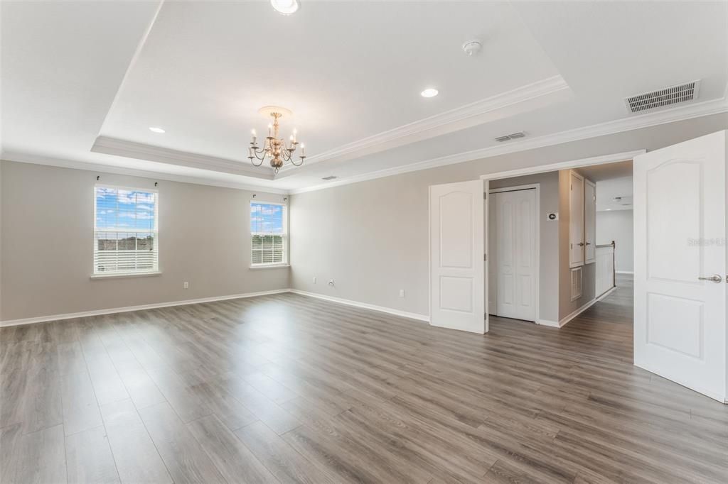 На продажу: $570,000 (6 спален, 4 ванн, 3908 Квадратных фут)