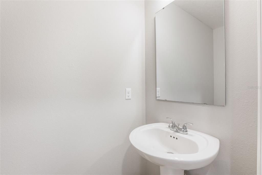 На продажу: $570,000 (6 спален, 4 ванн, 3908 Квадратных фут)