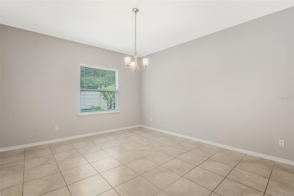 На продажу: $570,000 (6 спален, 4 ванн, 3908 Квадратных фут)