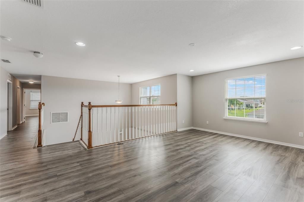 На продажу: $570,000 (6 спален, 4 ванн, 3908 Квадратных фут)