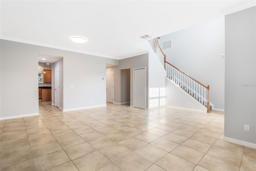 На продажу: $570,000 (6 спален, 4 ванн, 3908 Квадратных фут)