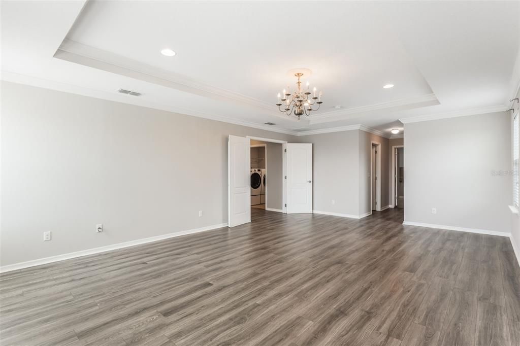 На продажу: $570,000 (6 спален, 4 ванн, 3908 Квадратных фут)