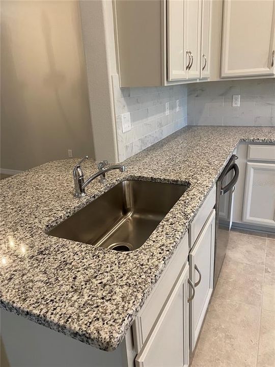 En Venta: $585,000 (6 camas, 0 baños, 2430 Pies cuadrados)