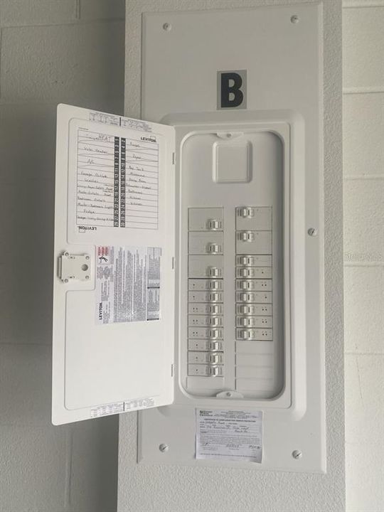 En Venta: $585,000 (6 camas, 0 baños, 2430 Pies cuadrados)