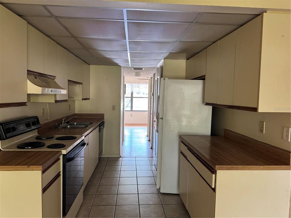 For Sale: $40,000 (1 beds, 1 baths, 924 Square Feet)