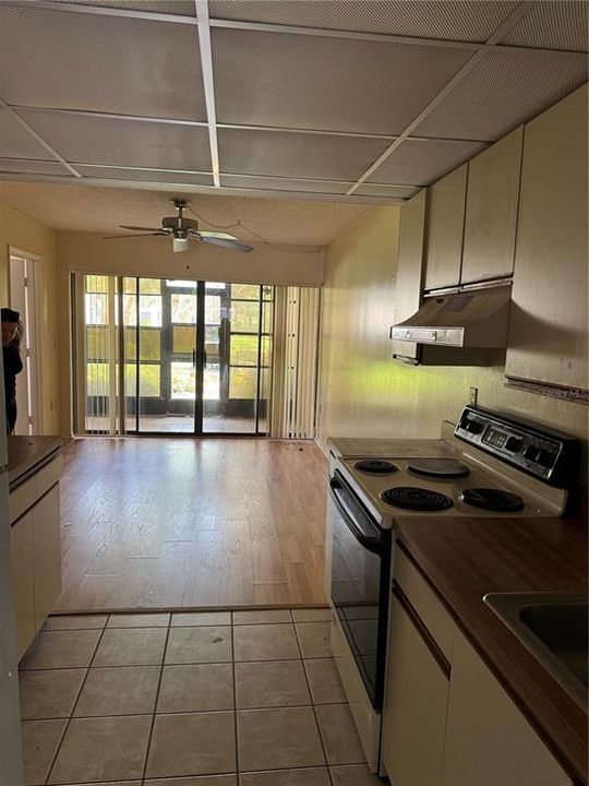 For Sale: $40,000 (1 beds, 1 baths, 924 Square Feet)