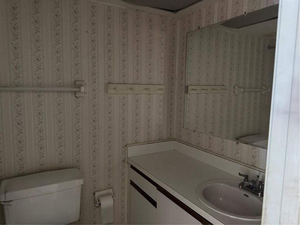 For Sale: $40,000 (1 beds, 1 baths, 924 Square Feet)