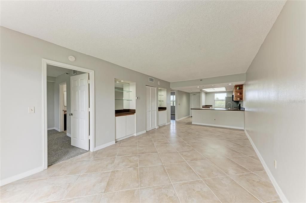 For Sale: $160,000 (2 beds, 2 baths, 978 Square Feet)