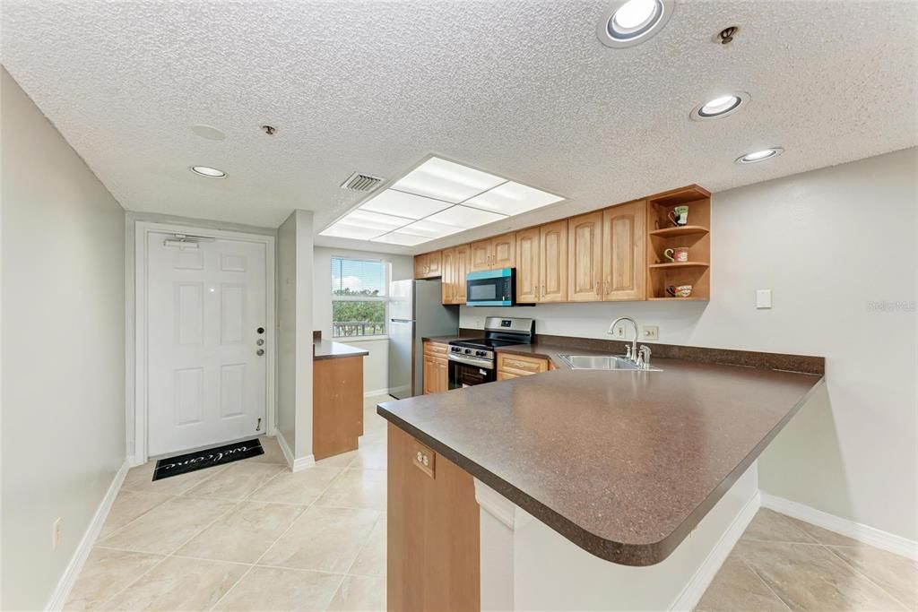 For Sale: $160,000 (2 beds, 2 baths, 978 Square Feet)