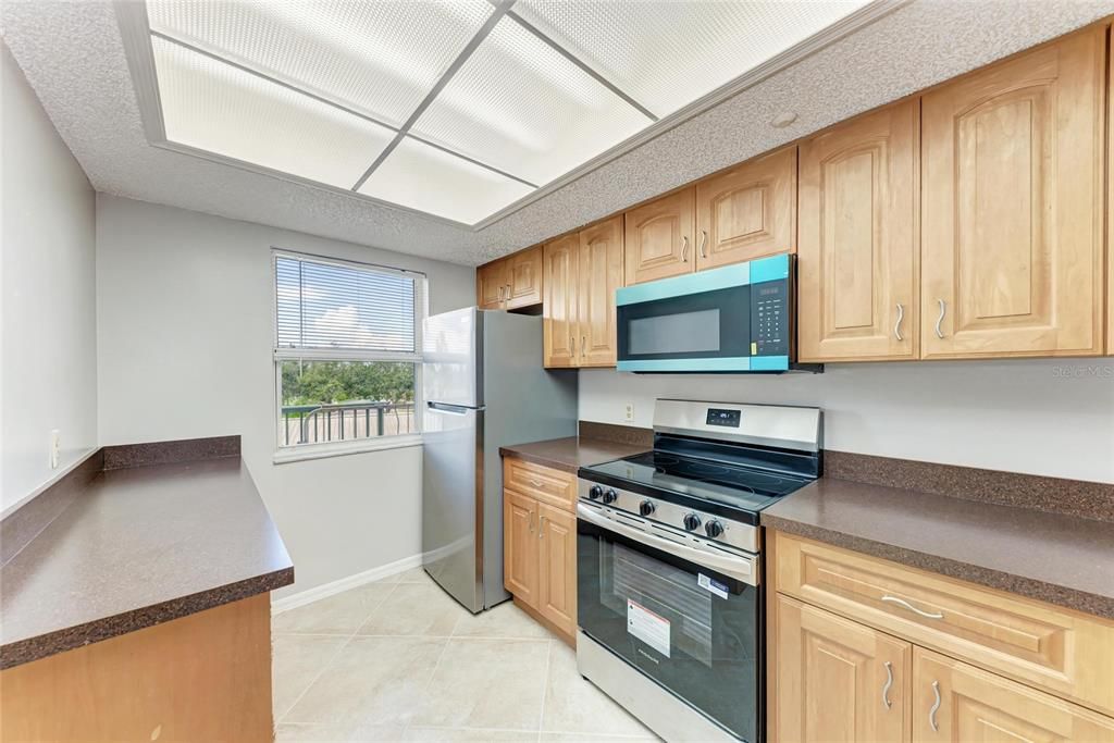 For Sale: $160,000 (2 beds, 2 baths, 978 Square Feet)