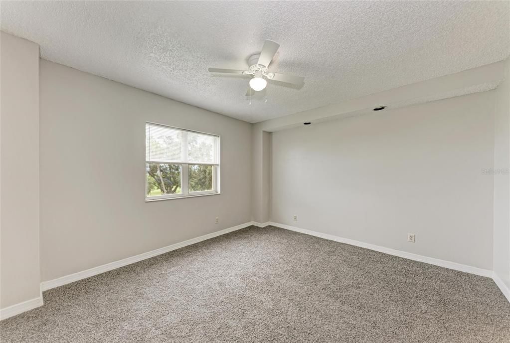 For Sale: $160,000 (2 beds, 2 baths, 978 Square Feet)