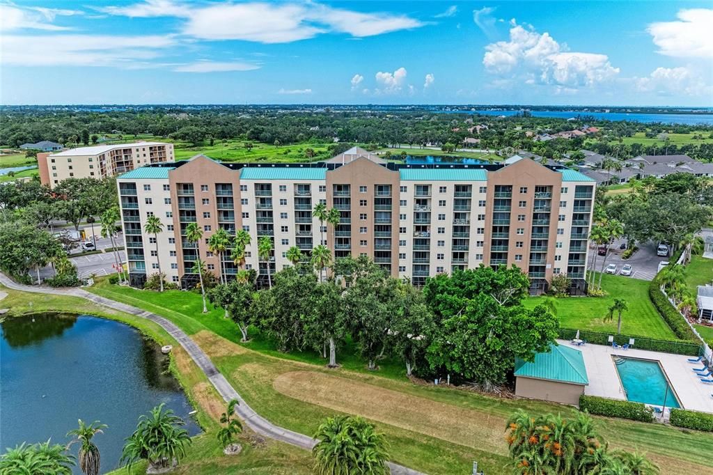 For Sale: $160,000 (2 beds, 2 baths, 978 Square Feet)