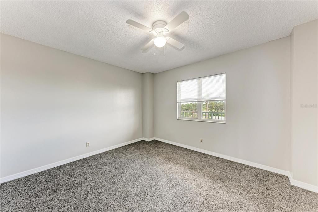 For Sale: $160,000 (2 beds, 2 baths, 978 Square Feet)