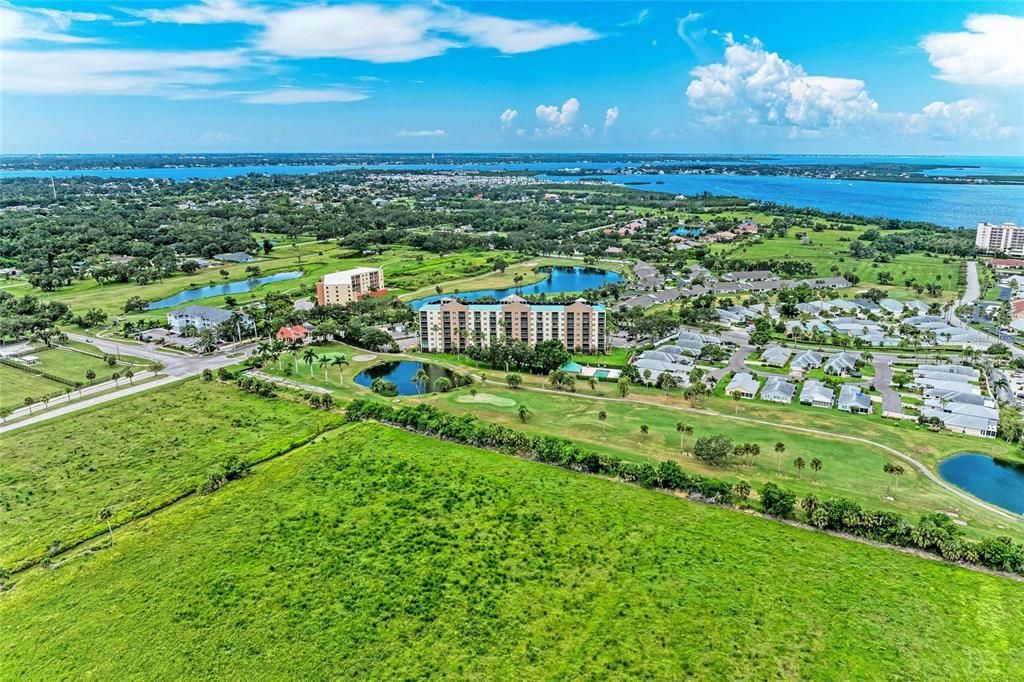 For Sale: $160,000 (2 beds, 2 baths, 978 Square Feet)