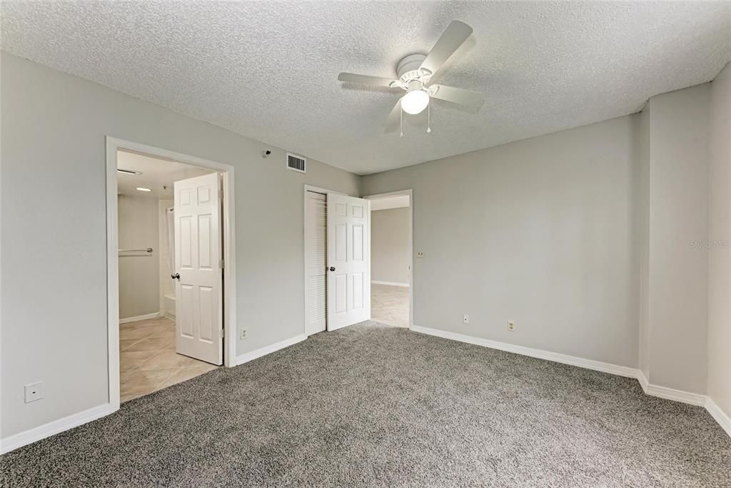 For Sale: $160,000 (2 beds, 2 baths, 978 Square Feet)